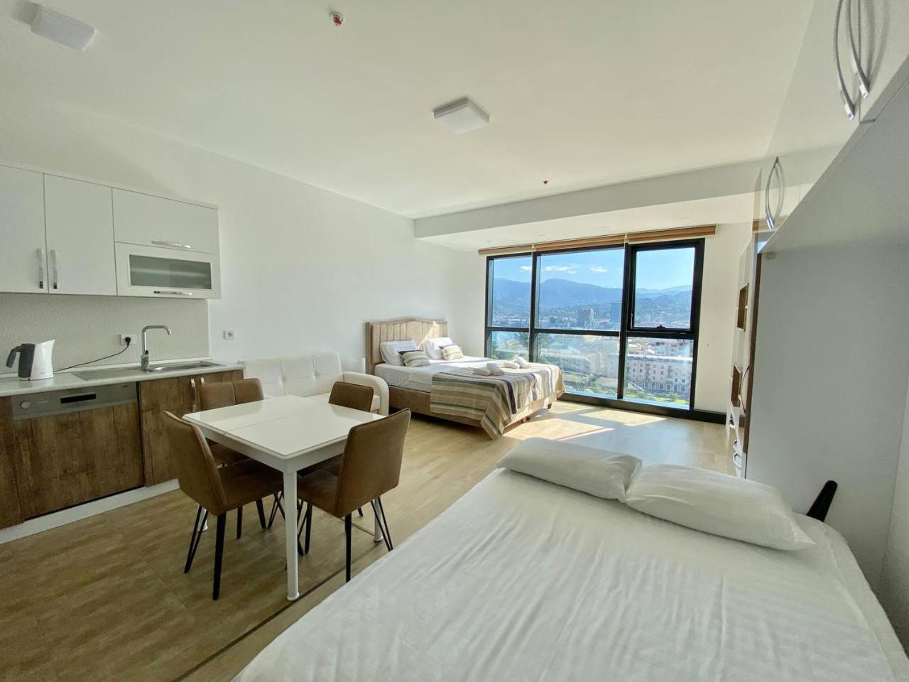 Apartments With Sea And Mountain Views, Portа Batumi Tower ภายนอก รูปภาพ