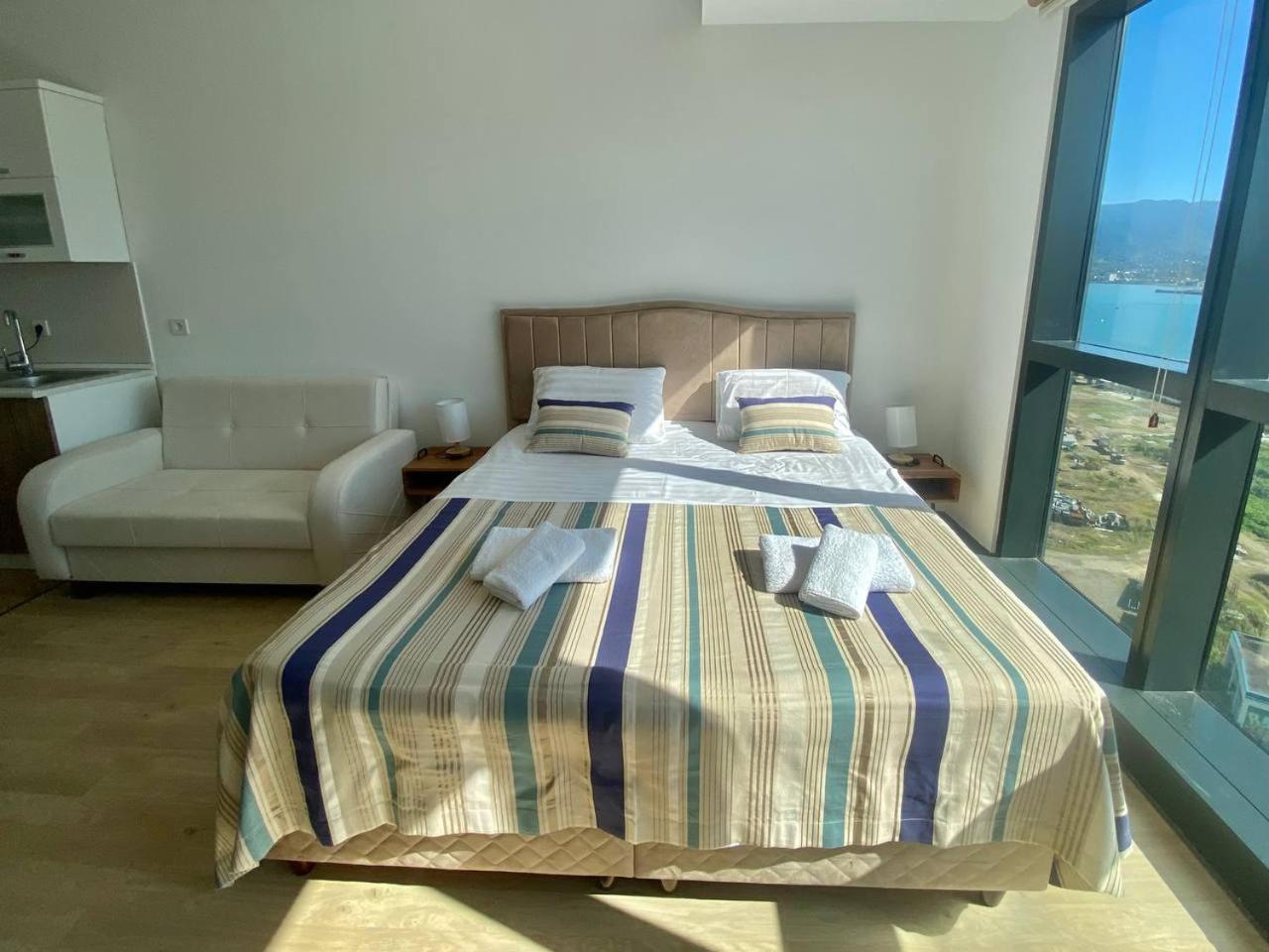 Apartments With Sea And Mountain Views, Portа Batumi Tower ภายนอก รูปภาพ